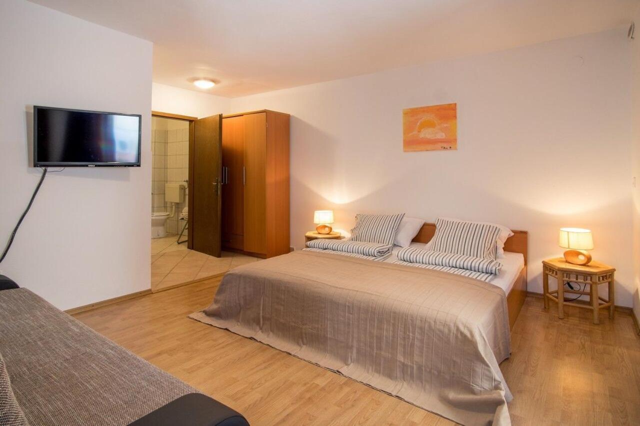 Apartment Polo Vrbnik Esterno foto