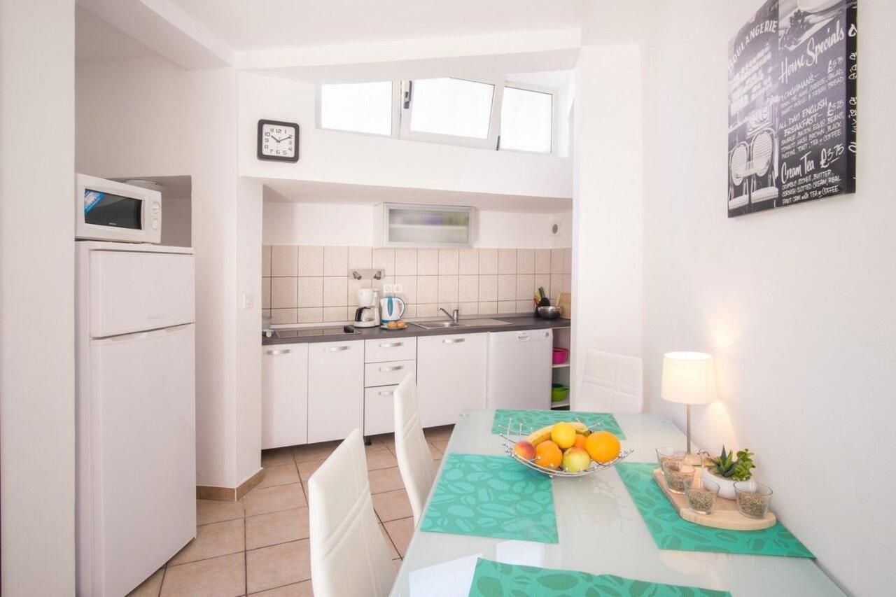 Apartment Polo Vrbnik Esterno foto
